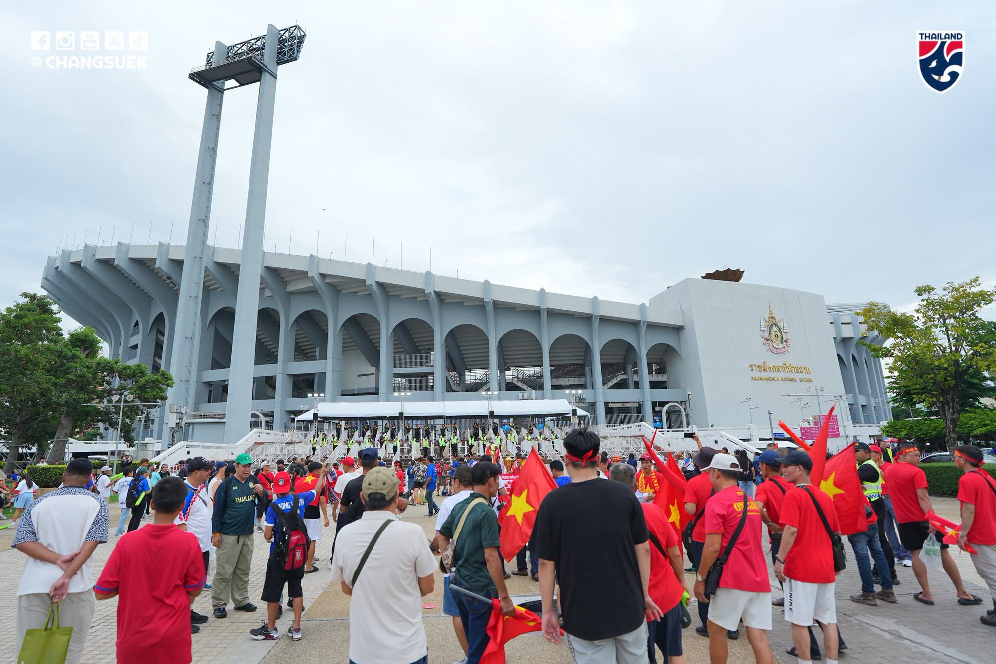 Diễn biến trận đấu Thái Lan vs Việt Nam: HLV Kim Sang-sik dùng 3 tiền đạo đấu Thái Lan - Ảnh 2. Diễn biến trận đấu Thái Lan vs Việt Nam: HLV Kim Sang-sik dùng 3 tiền đạo đấu Thái Lan - Ảnh 4.