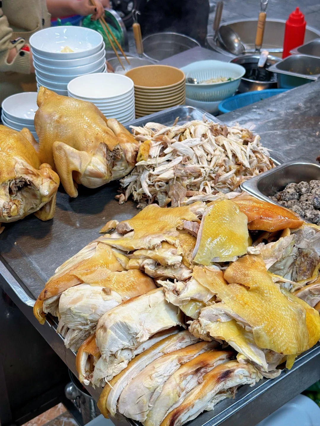 Khách Trung gọi đây là "quán phở gà số 1 Hà Nội": Ăn liền 3 ngày, trước khi rời Việt Nam vẫn quay lại thêm một lần- Ảnh 8. Khách Trung gọi đây là "quán phở gà số 1 Hà Nội": Ăn liền 3 ngày, trước khi rời Việt Nam vẫn quay lại thêm một lần- Ảnh 8.