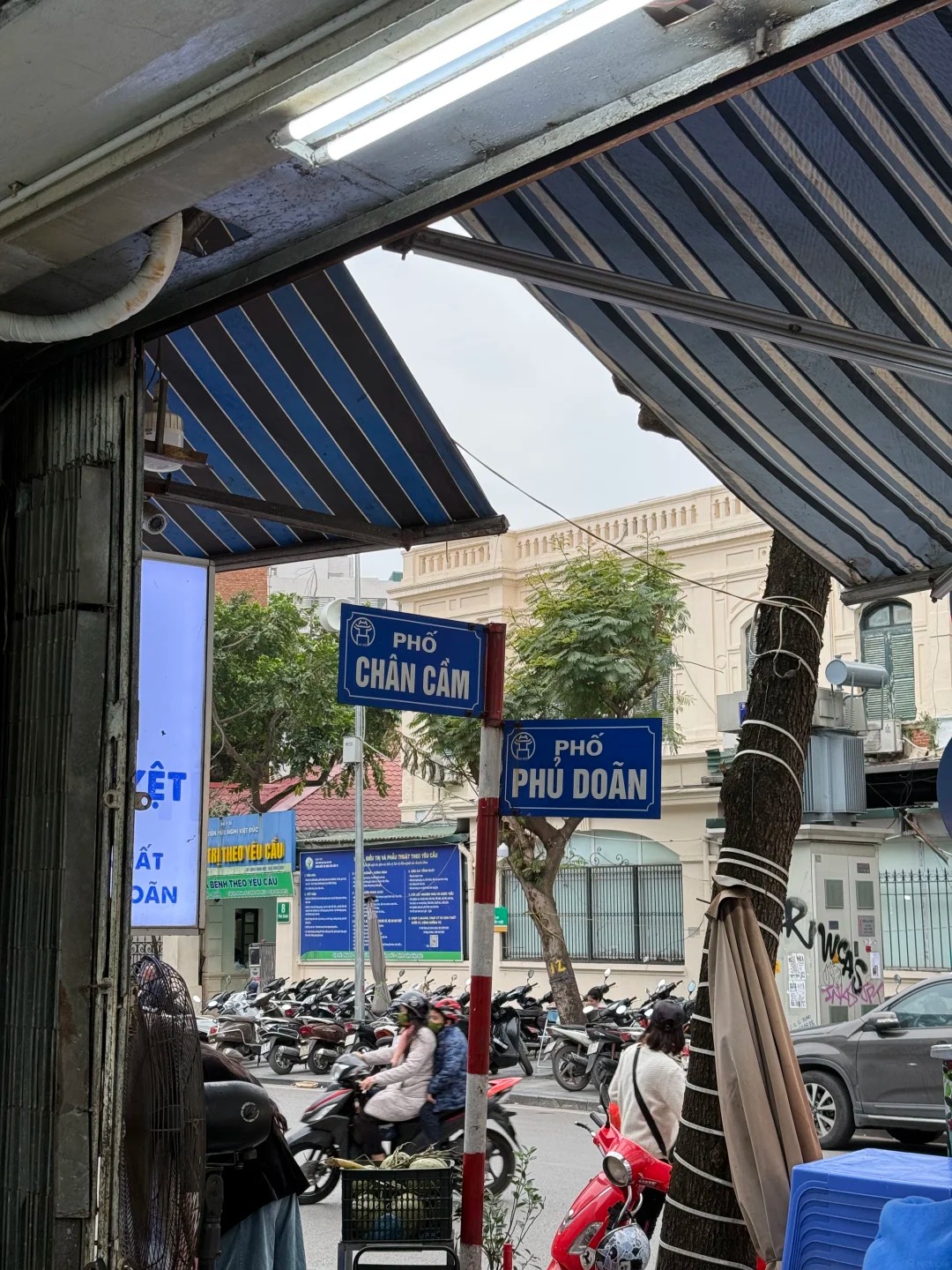 Khách Trung gọi đây là "quán phở gà số 1 Hà Nội": Ăn liền 3 ngày, trước khi rời Việt Nam vẫn quay lại thêm một lần- Ảnh 13. Khách Trung gọi đây là "quán phở gà số 1 Hà Nội": Ăn liền 3 ngày, trước khi rời Việt Nam vẫn quay lại thêm một lần- Ảnh 13.