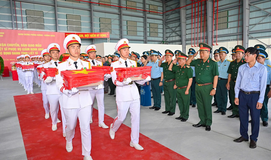 Hôm qua - 21/8, sân bay Tân Sơn Nhất ghi nhận 1 máy bay đặc biệt, mang theo sứ mệnh thiêng liêng cất cánh - Ảnh 1.