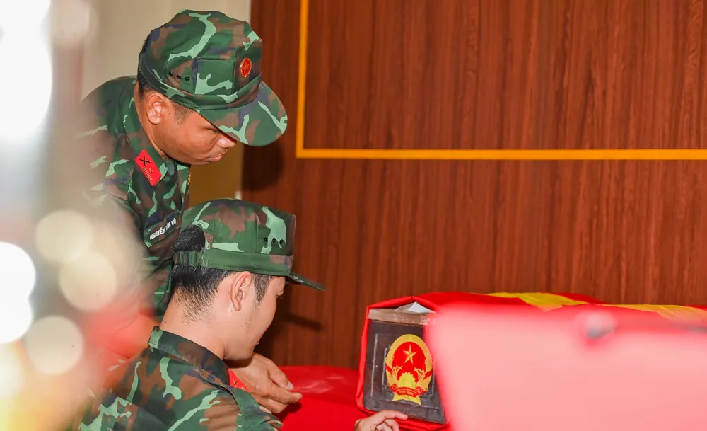 Hôm qua - 21/8, sân bay Tân Sơn Nhất ghi nhận 1 máy bay đặc biệt, mang theo sứ mệnh thiêng liêng cất cánh - Ảnh 7.