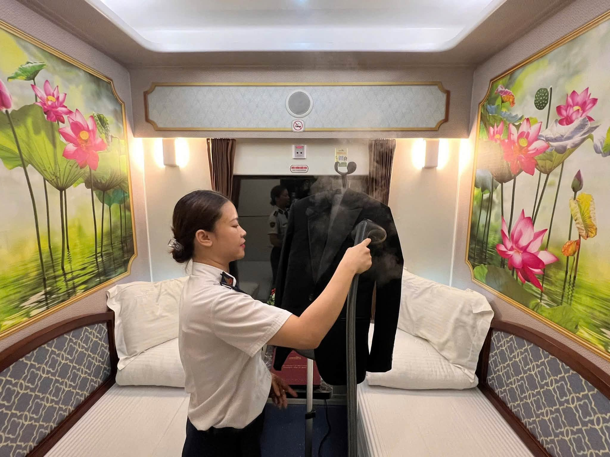 Không phải AI, đây là giao diện thật tàu hạng sang mới nhất của Việt Nam: Ghế xoay 360 độ, khách đi tàu được hưởng dịch vụ chưa từng có - Ảnh 10.