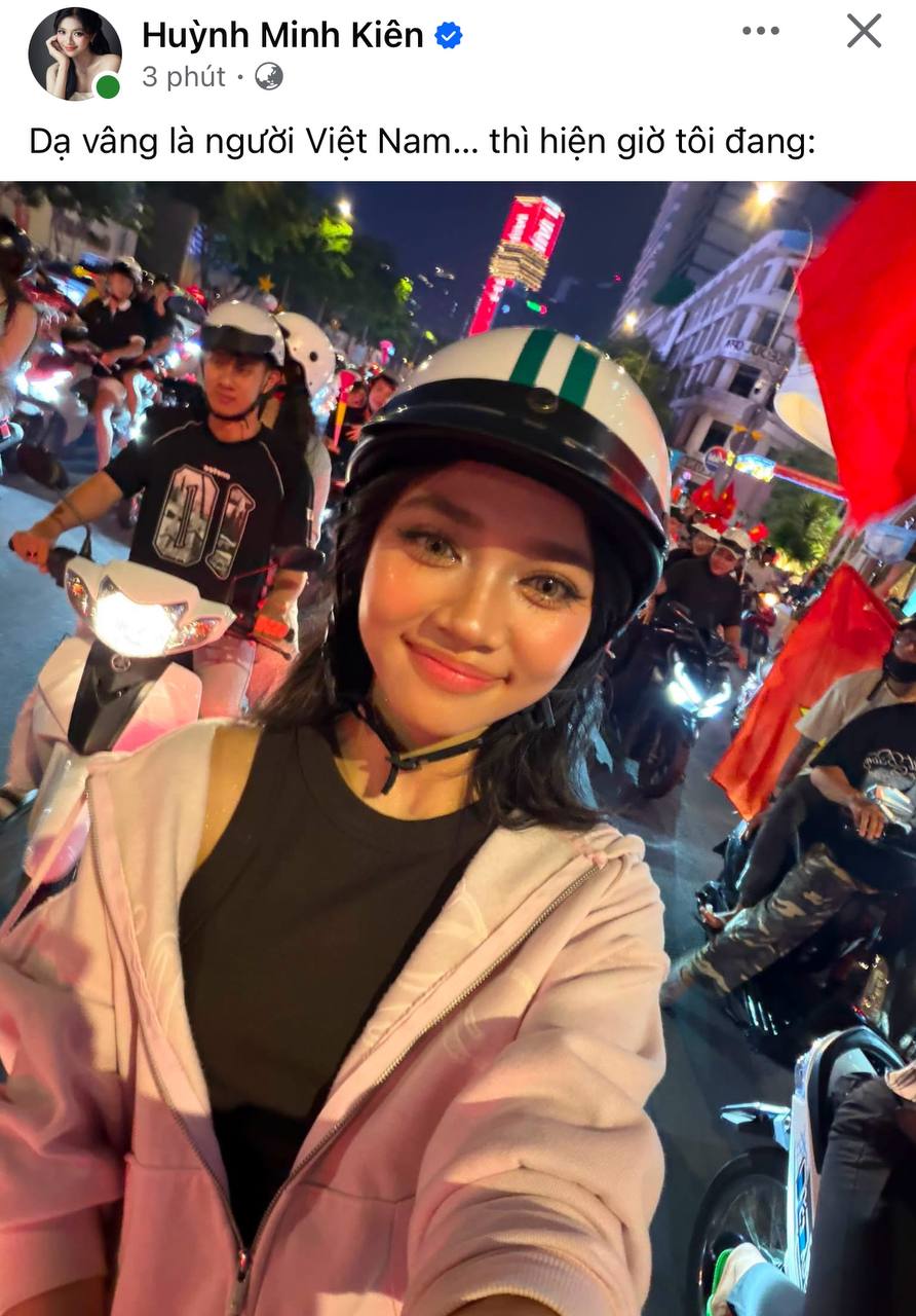Dàn sao sau chiến thắng của đội tuyển Việt Nam: Tiểu Vy đính chính gấp, Mỹ Tâm vỡ oà, 1 nàng hậu xuống phố!- Ảnh 4. Dàn sao sau chiến thắng của đội tuyển Việt Nam: Tiểu Vy đính chính gấp, Mỹ Tâm vỡ oà, 1 nàng hậu xuống phố!- Ảnh 4.