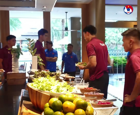 Bữa ăn của tuyển Việt Nam trước trận chung kết với Thái Lan- Ảnh 4.