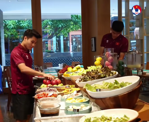 Bữa ăn của tuyển Việt Nam trước trận chung kết với Thái Lan- Ảnh 5.