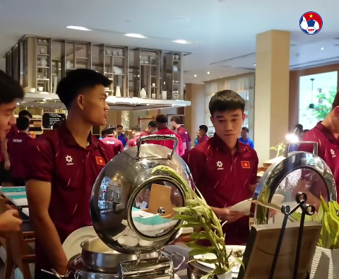 Bữa ăn của tuyển Việt Nam trước trận chung kết với Thái Lan- Ảnh 2.