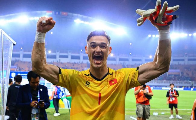 Cứu thua thành thần, thủ môn Lê Giang Patrik ẵm luôn giải Cầu thủ xuất sắc nhất trận chung kết Việt Nam 2-0 Thái Lan- Ảnh 1.