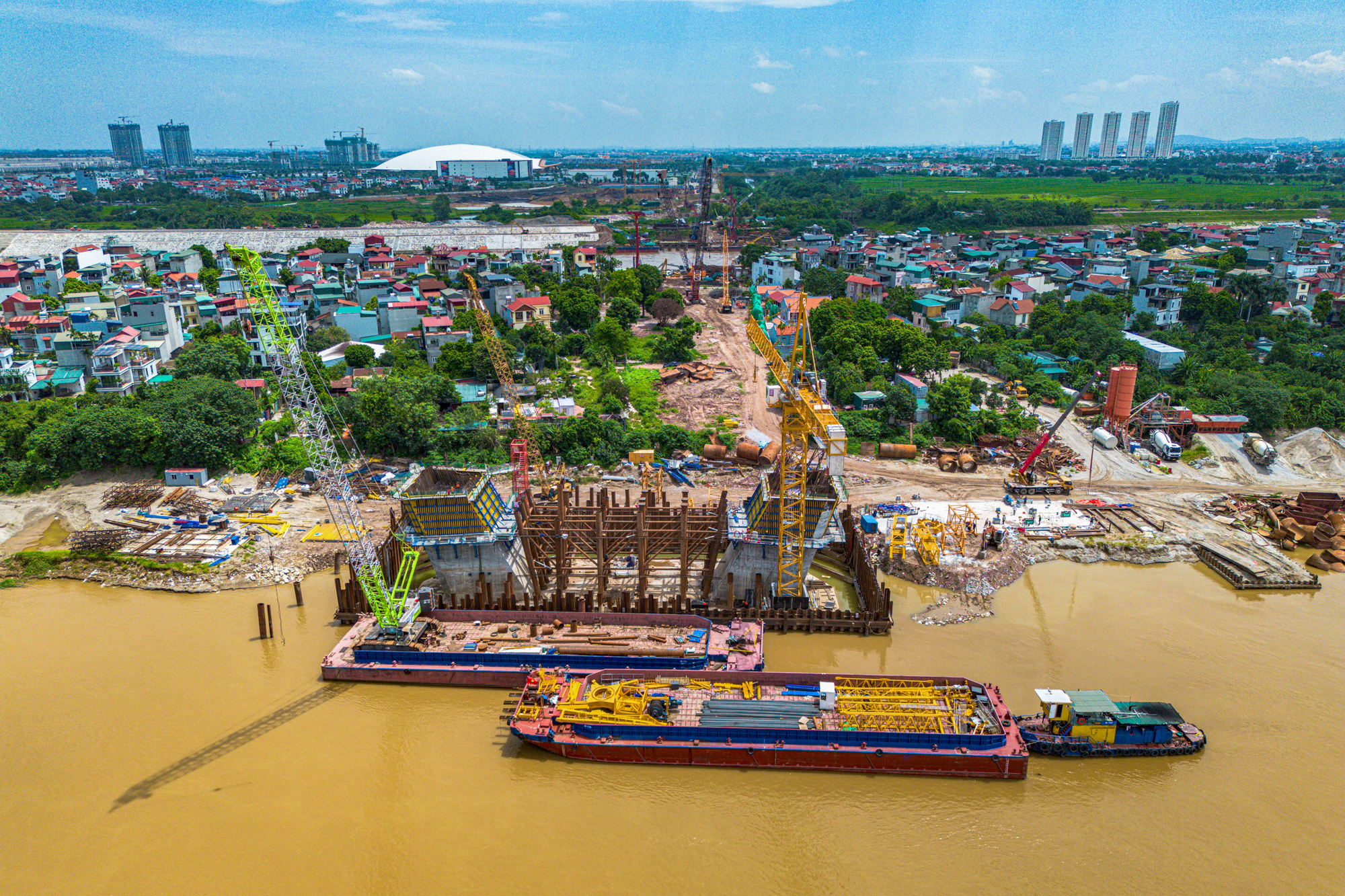 Toàn cảnh cây cầu có trụ cao tương đương tòa nhà 50 tầng đang vươn lên khỏi mặt sông Hồng, sở hữu nhịp chính dài thứ 2 Việt Nam, nối trung tâm Hà Nội với đại đô thị của tỷ phú Phạm Nhật Vượng, sẽ hoàn thành năm 2027 - Ảnh 5.
