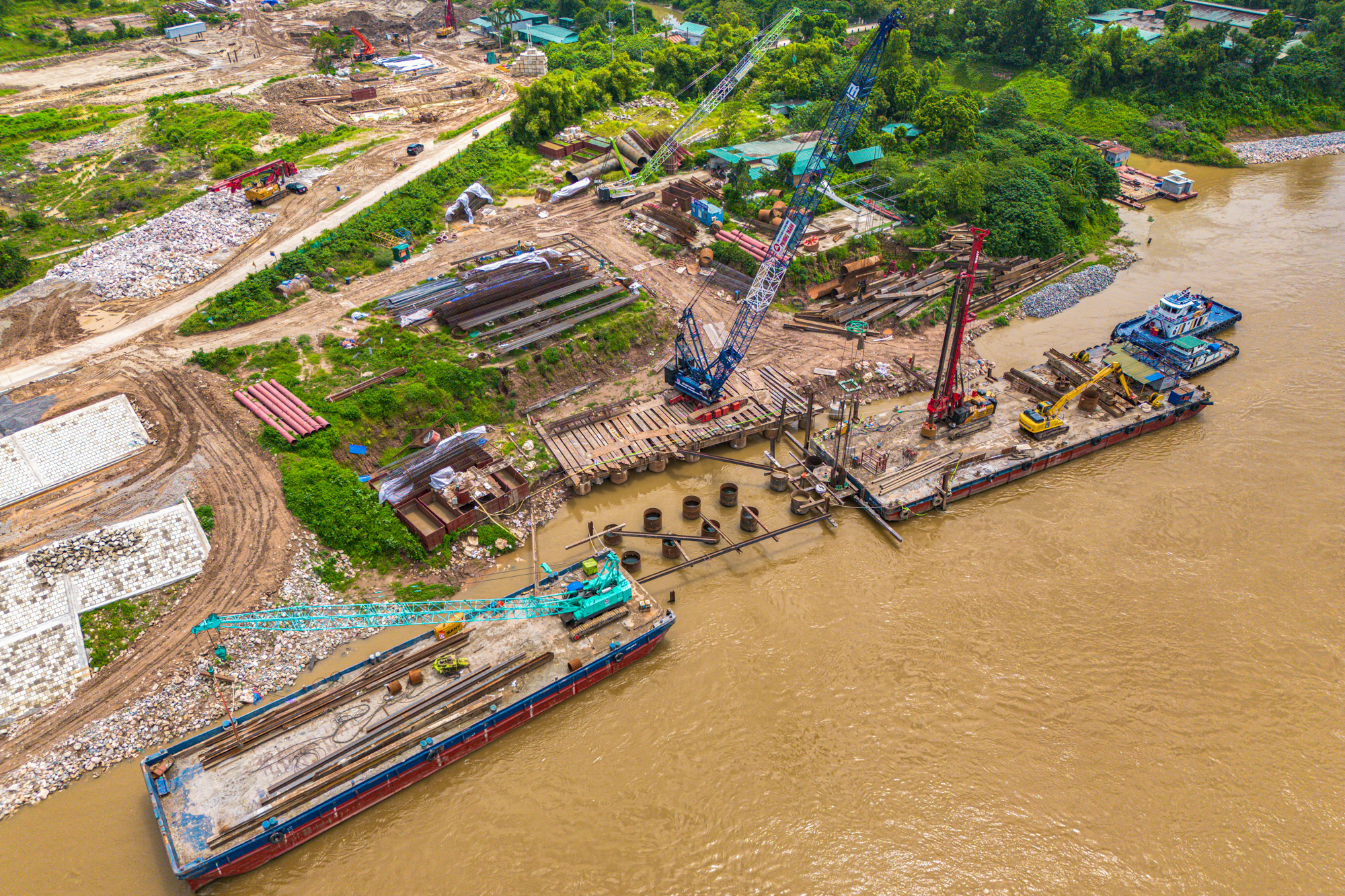 Toàn cảnh cây cầu có trụ cao tương đương tòa nhà 50 tầng đang vươn lên khỏi mặt sông Hồng, sở hữu nhịp chính dài thứ 2 Việt Nam, nối trung tâm Hà Nội với đại đô thị của tỷ phú Phạm Nhật Vượng, sẽ hoàn thành năm 2027 - Ảnh 7.
