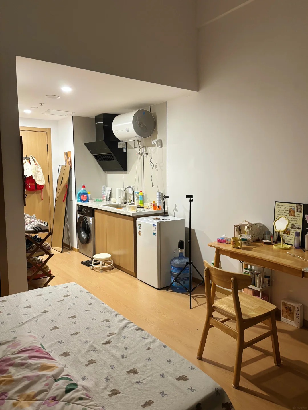 Phòng trọ 3,5 triệu/tháng, 20m2 của nữ sinh viên năm cuối khiến cô hối hận - Ảnh 2.