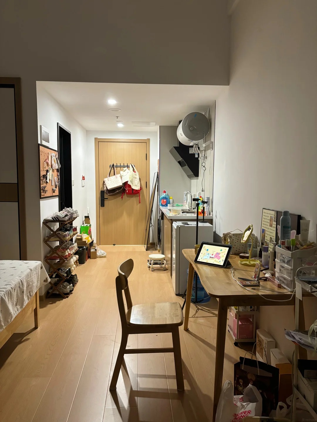 Phòng trọ 3,5 triệu/tháng, 20m2 của nữ sinh viên năm cuối khiến cô hối hận - Ảnh 4.