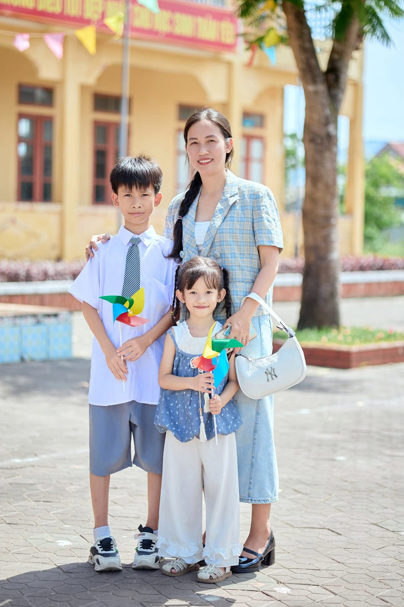 Mẹ 3 con tuổi 41 chia sẻ cách tiết kiệm khi thu nhập không cao: Mỗi ngày để riêng ra 100k, thêm 30k/ngày chuẩn bị dần cho con trước khi vào đại học - Ảnh 1.