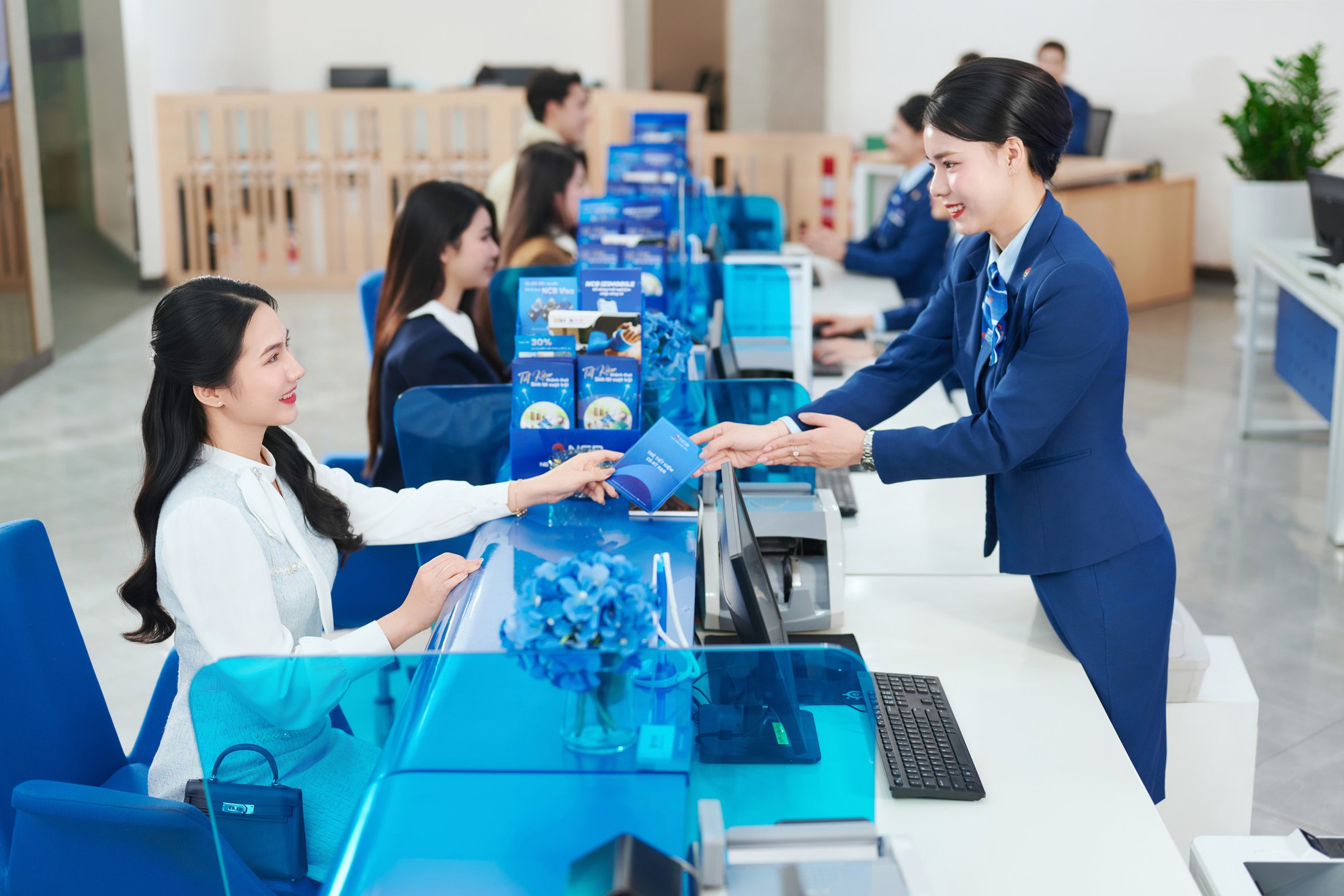 NCB chơi lớn, tặng biệt thự 25 tỷ đồng cho khách hàng gửi tiết kiệm siêu đặc quyền  - Ảnh 2.