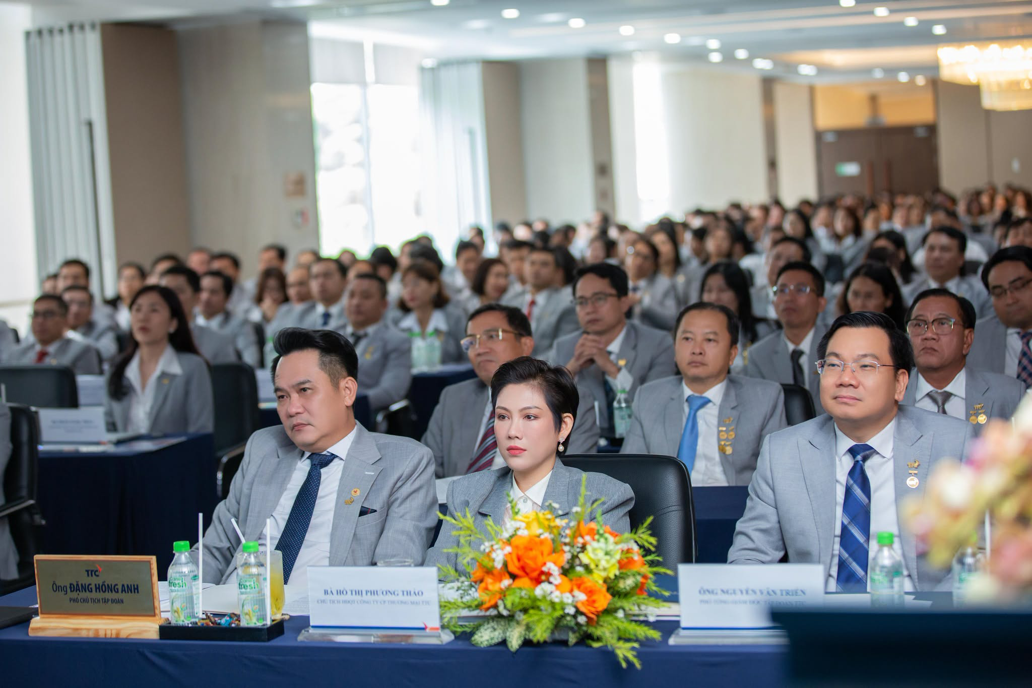 Ông Đặng Hồng Anh và bà Hồ Thị Phương Thảo