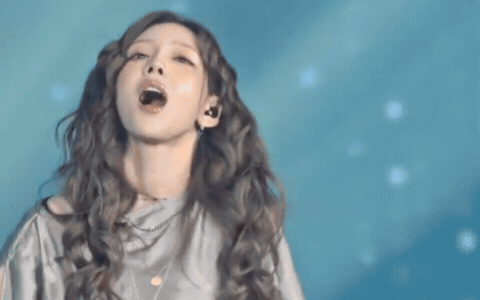 Nữ thần showbiz 20 năm vẫn nổi tiếng chỉ nhờ giọng hát, nhan sắc trong veo không hề già đi - Ảnh 4.
