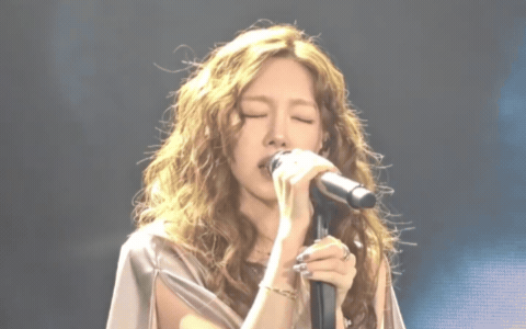 Nữ thần showbiz 20 năm vẫn nổi tiếng chỉ nhờ giọng hát, nhan sắc trong veo không hề già đi - Ảnh 6.