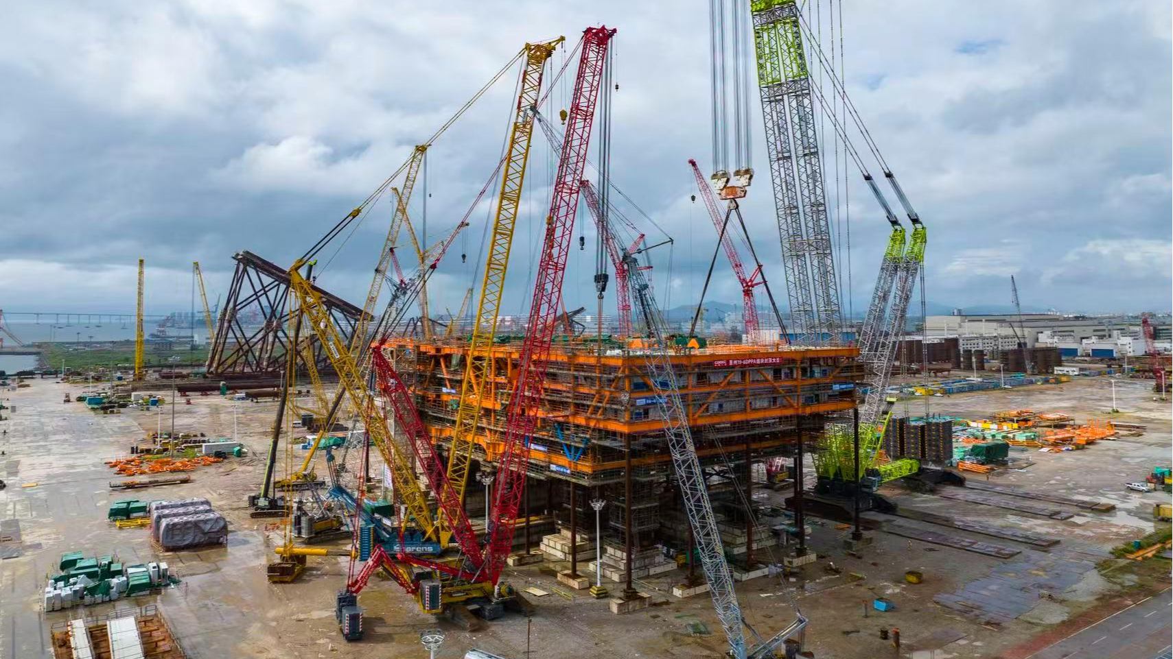 Khám phá đại công trình của quốc gia nằm sát Việt Nam, dự kiến hút lên 100 triệu tấn "vàng đen" từ biển- Ảnh 2. Khám phá đại công trình của quốc gia nằm sát Việt Nam, dự kiến hút lên 100 triệu tấn "vàng đen" từ biển- Ảnh 2.
