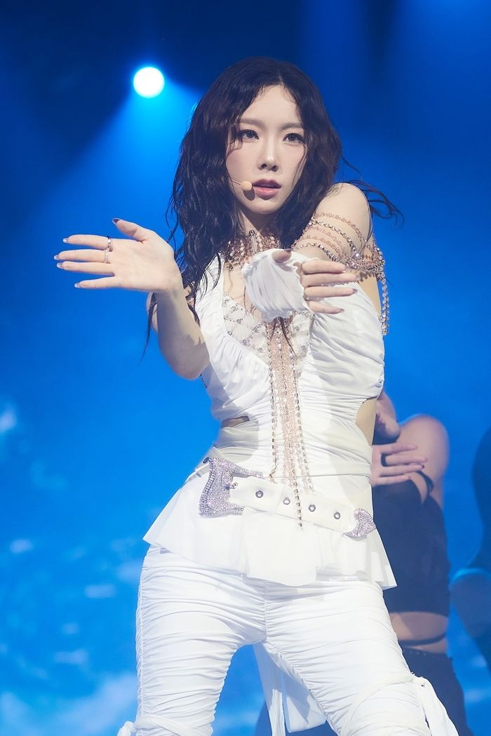 Nữ thần showbiz 20 năm vẫn nổi tiếng chỉ nhờ giọng hát, nhan sắc trong veo không hề già đi - Ảnh 15.