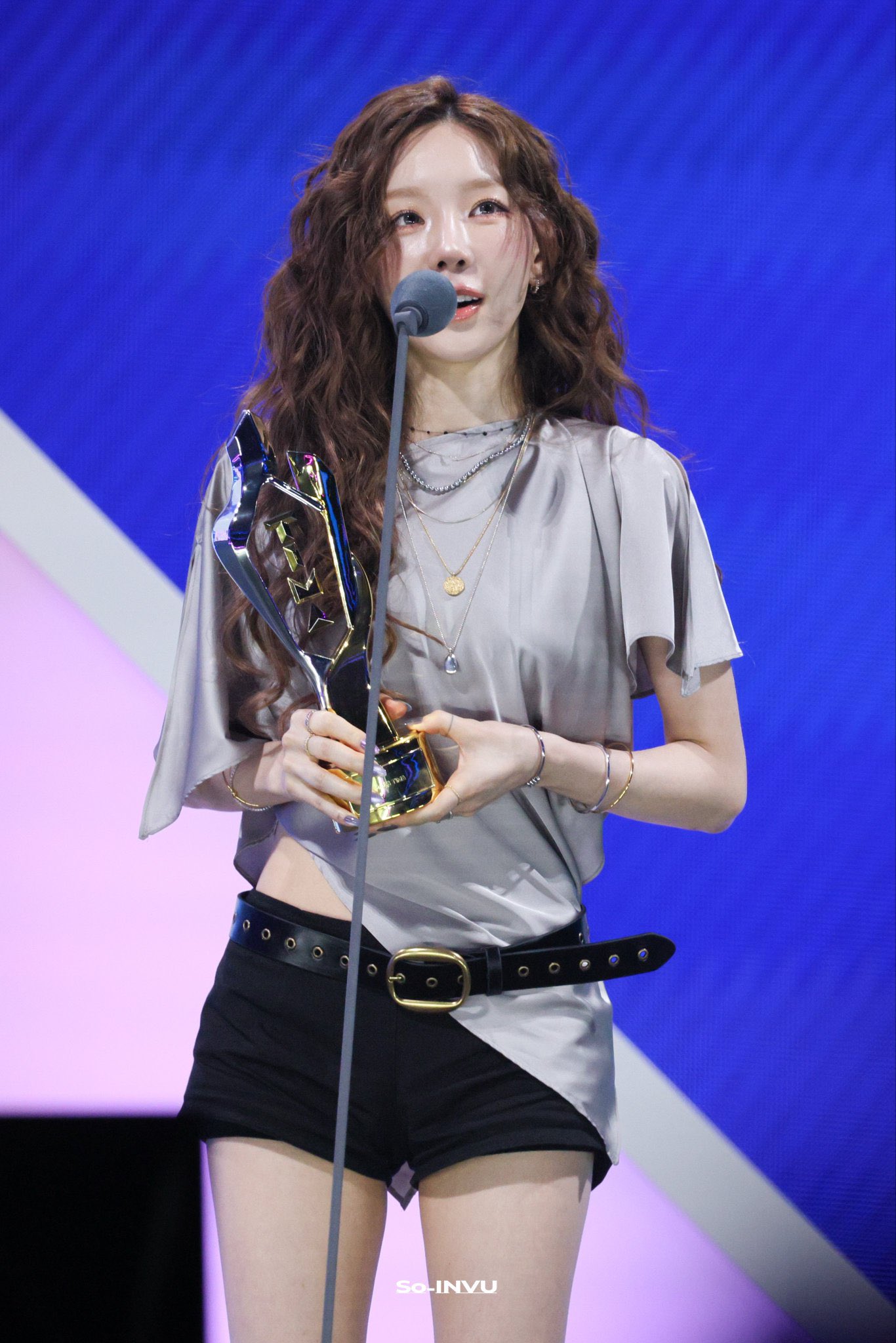 Nữ thần showbiz 20 năm vẫn nổi tiếng chỉ nhờ giọng hát, nhan sắc trong veo không hề già đi - Ảnh 1.