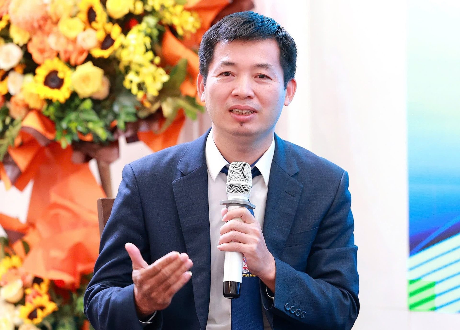 Chuyên gia lý giải mức chênh lệch hiếm thấy giữa giá vàng bạc trong nước và thế giới- Ảnh 2.
