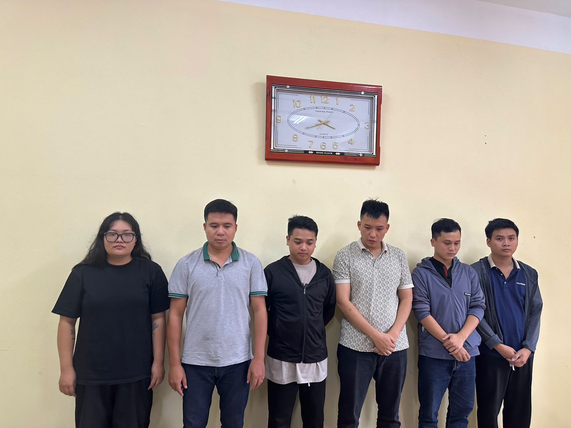 Điều tra loạt giao dịch ước tính 500 tỷ đồng qua 90 tài khoản ngân hàng: Bắt đối tượng cầm đầu Nguyễn Thế Anh SN 1987- Ảnh 1.