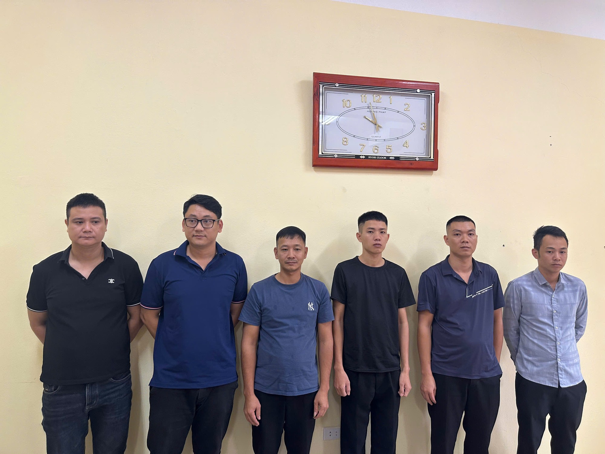 Điều tra loạt giao dịch ước tính 500 tỷ đồng qua 90 tài khoản ngân hàng: Bắt đối tượng cầm đầu Nguyễn Thế Anh SN 1987- Ảnh 2.