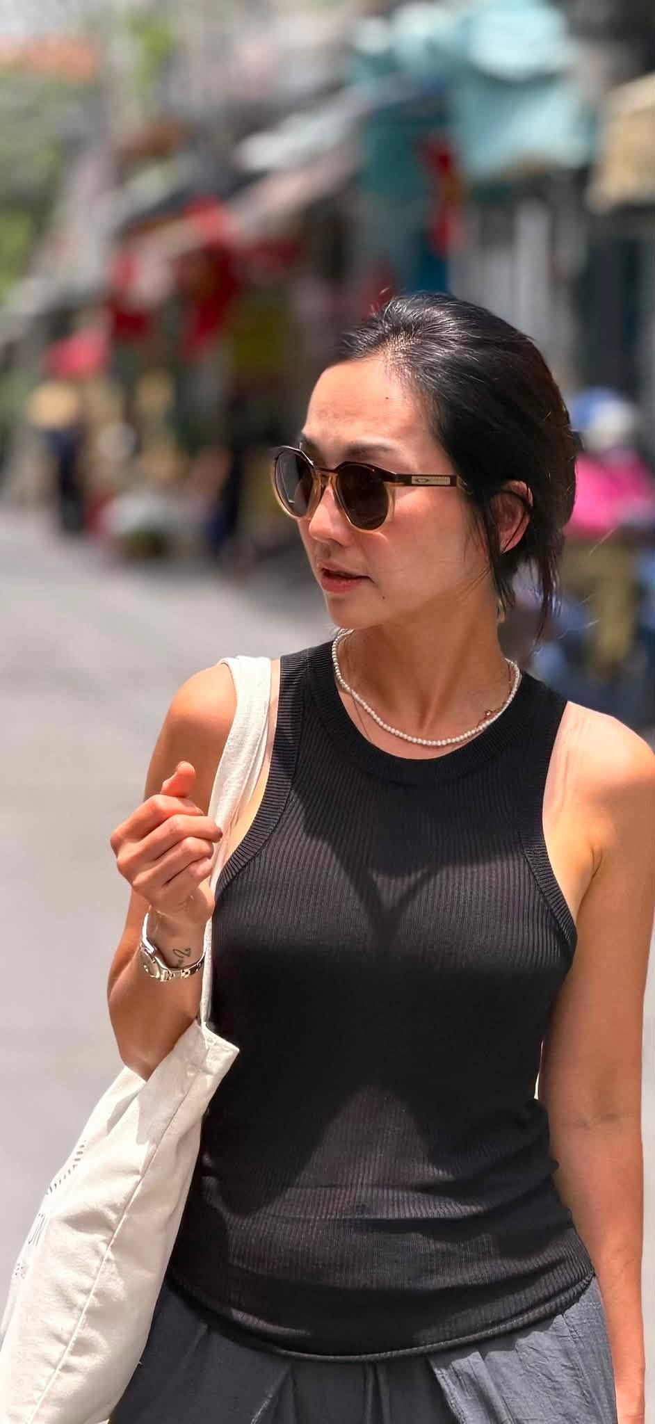 Kim Hiền từ Mỹ về Việt Nam sau ly hôn chồng doanh nhân, đứng ngoài nhà cũ, lặng lẽ nhìn vào- Ảnh 5.