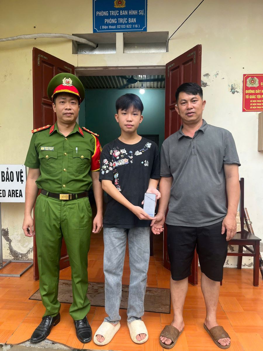 Công an kiểm tra giao dịch chuyển tiền gần 9 triệu đồng đến tài khoản nam sinh 2011 - Ảnh 1.
