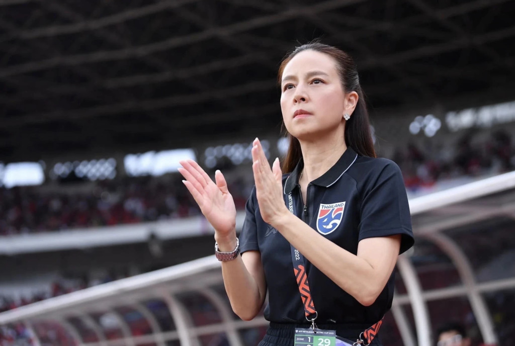 Madam Pang vừa đáp chân xuống Hà Nội đã gây sốt vì quá trẻ trung: Tuổi 60 như 30, "nghiện" làm 1 việc 0 đồng mỗi ngày để chống già- Ảnh 2.
