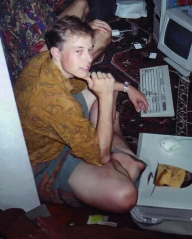 Thời sinh viên Elon Musk từng thuê nguyên căn nhà 10 phòng, sau đó tổ chức tiệc và bán vé như một club thực thụ- Ảnh 1.