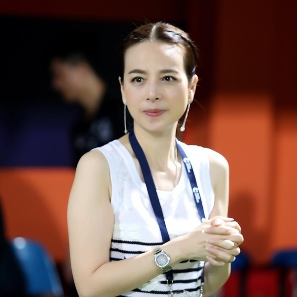 Madam Pang vừa đáp chân xuống Hà Nội đã gây sốt vì quá trẻ trung: Tuổi 60 như 30, "nghiện" làm 1 việc 0 đồng mỗi ngày để chống già- Ảnh 3.