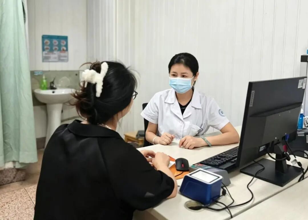 Lo lắng bị công ty sa thải, cô gái mới ngoài 20 tuổi ám ảnh đến mức thức xuyên đêm, tự học tới 5 giờ sáng - Ảnh 2.