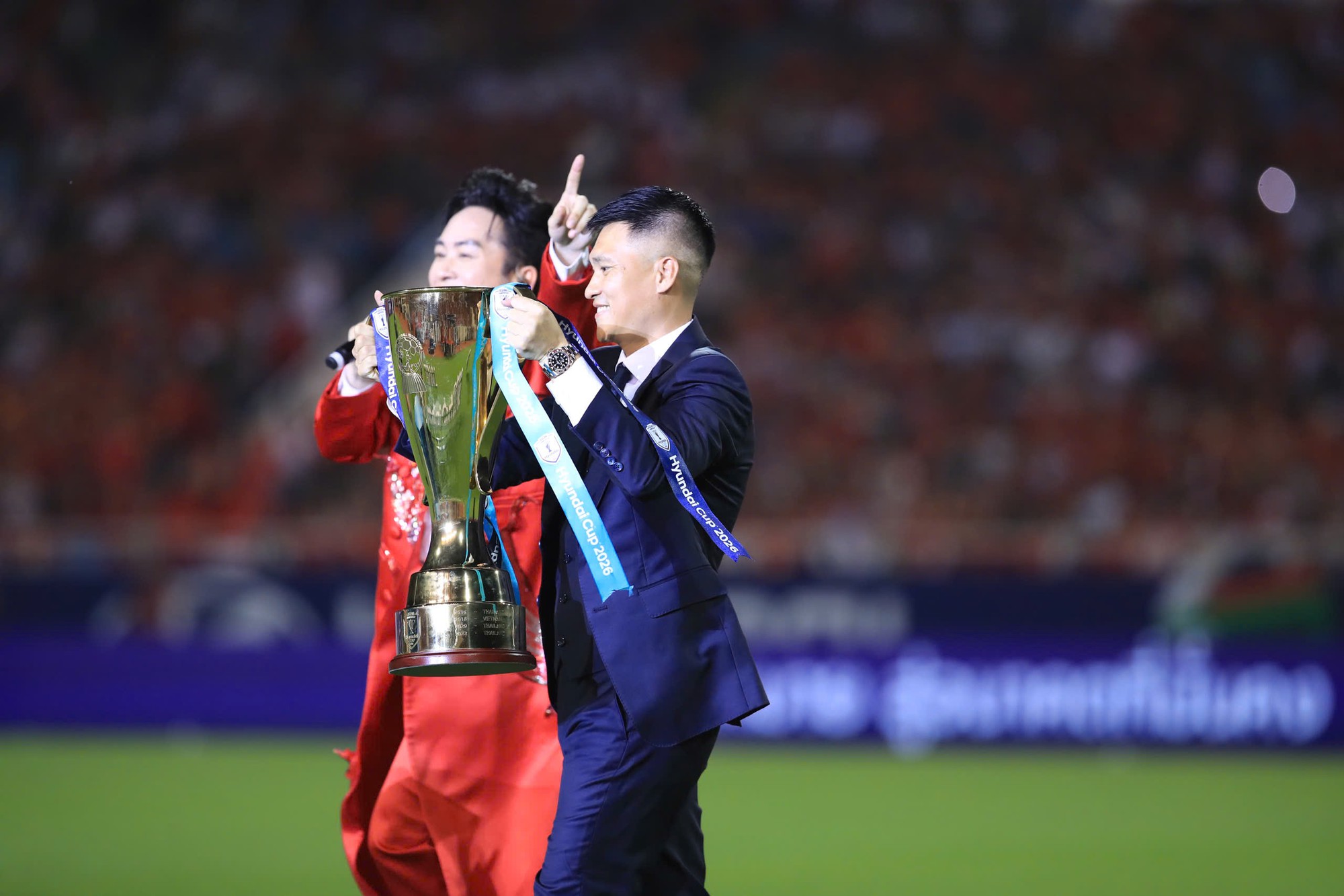 Công Vinh gây náo loạn- Ảnh 3.