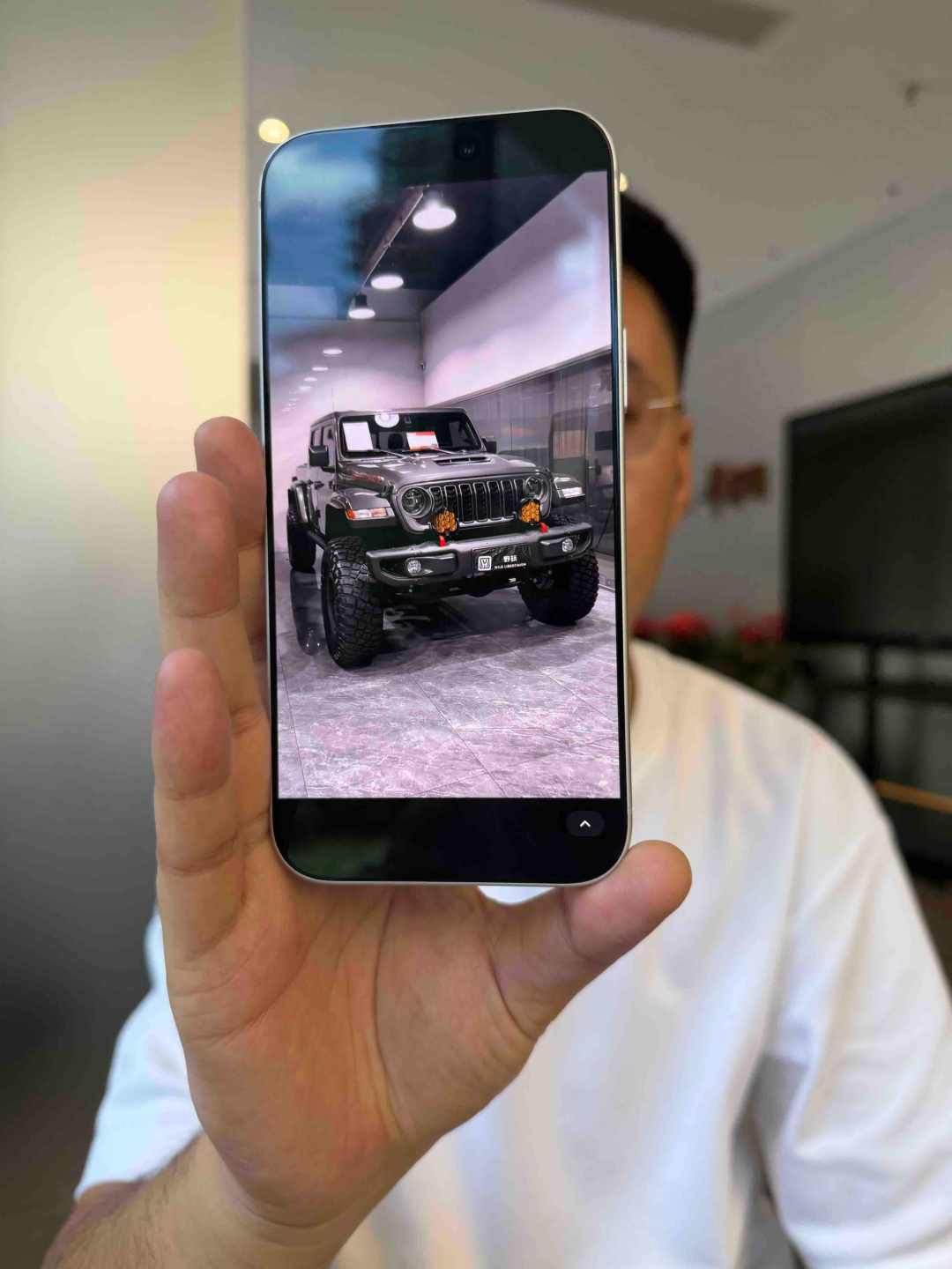 Vay 1,04 tỷ đồng mua ô tô trên livestream, xe chưa nhận được nhưng tháng nào cũng bị nhắc nợ - Ảnh 1.