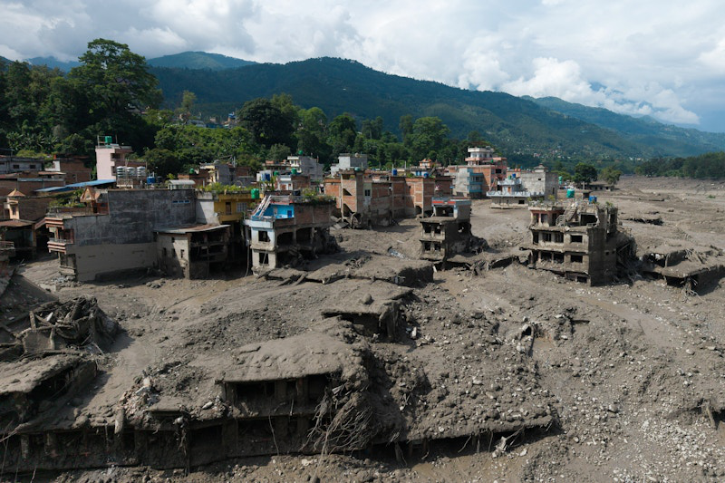 Thảm họa lũ quét tương đương 950 tấn thuốc nổ ở biên giới Trung Quốc - Nepal: Tổng số người mất tích lên tới hơn 1.0000, đến từ ít nhất 26 quốc gia - Ảnh 2.