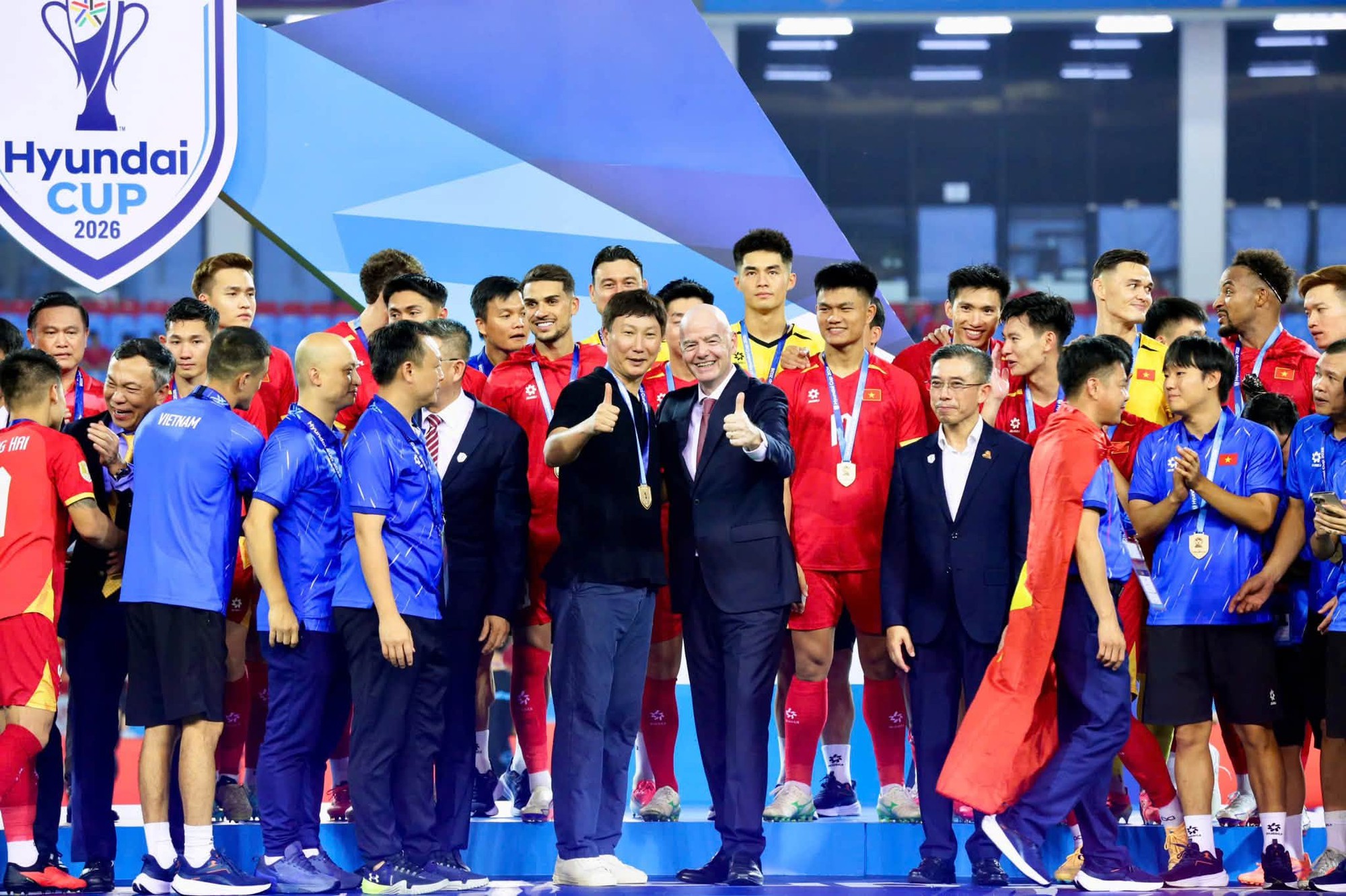 Chủ tịch FIFA tấm tắc khen Việt Nam: Vô địch quá xứng đáng, không khí bóng đá tuyệt đỉnh- Ảnh 1.