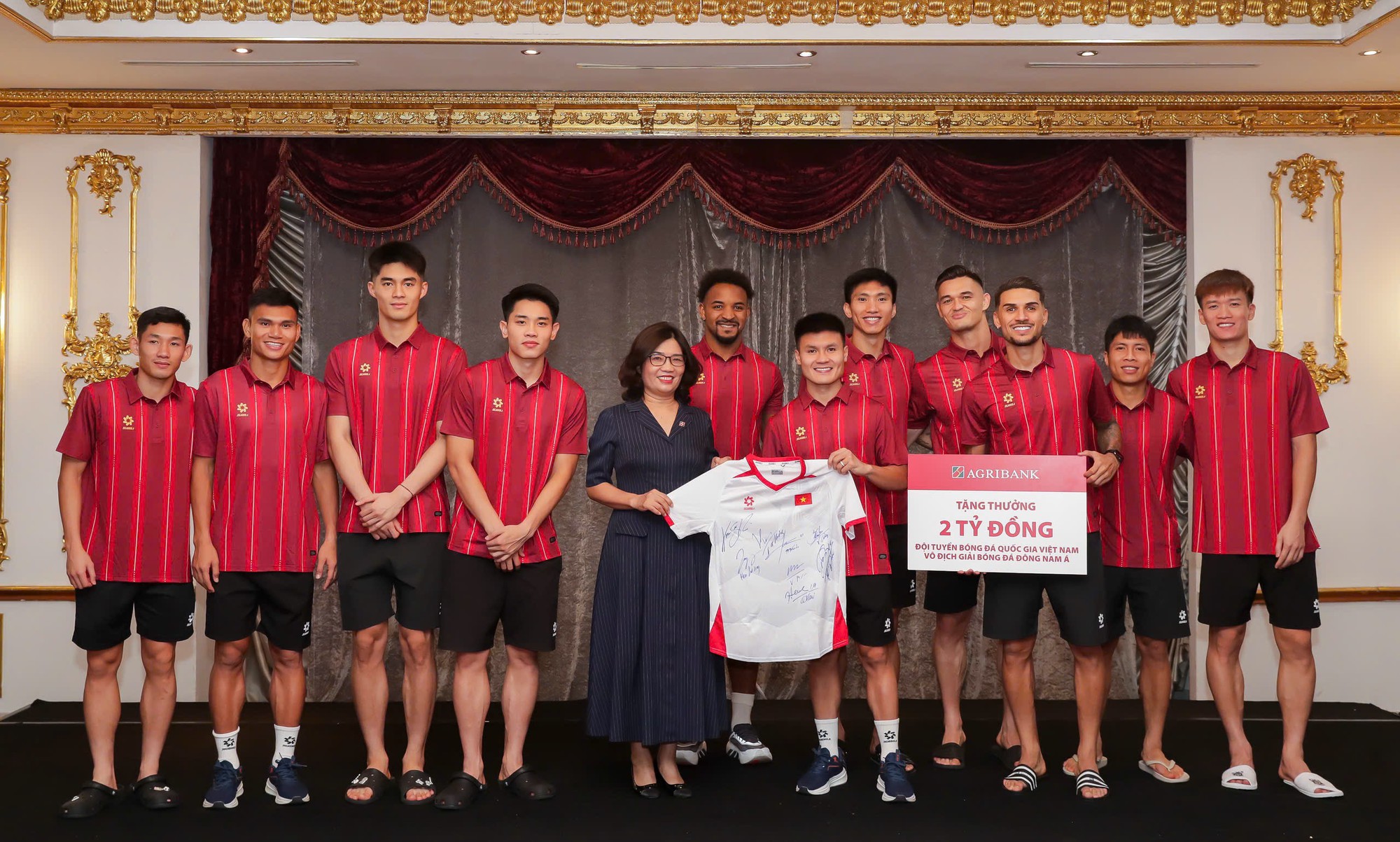 ‏Agribank trao thưởng 2 tỷ đồng chúc mừng Đội tuyển Việt Nam vô địch ASEAN Cup 2026‏ - Ảnh 1.