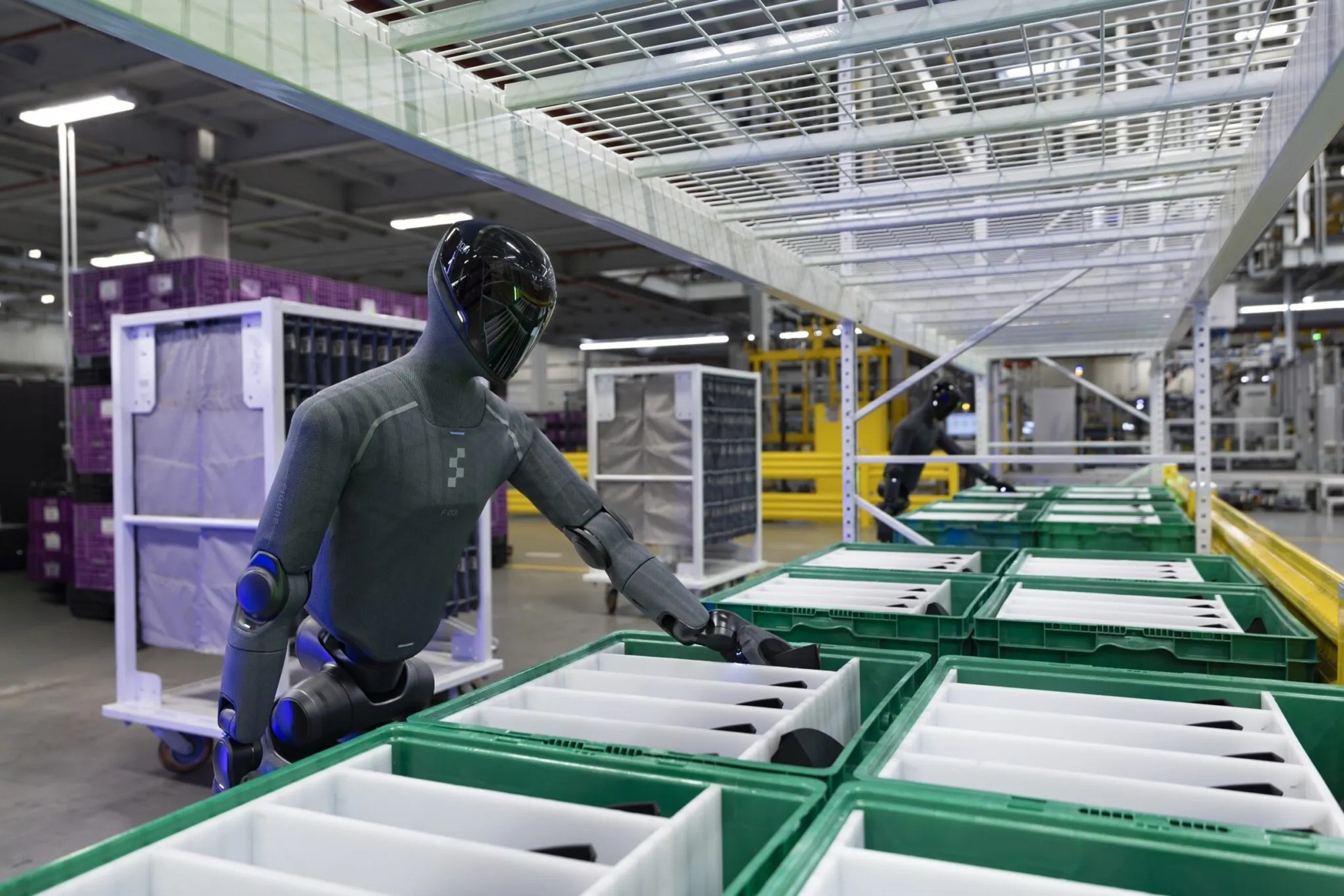 Tầm nhìn cực đỉnh của ông Phạm Nhật Vượng: robot hình người tràn vào các nhà máy sản xuất ô tô, Tesla cùng Hyundai, BMW đồng loạt tăng tốc - Ảnh 3.