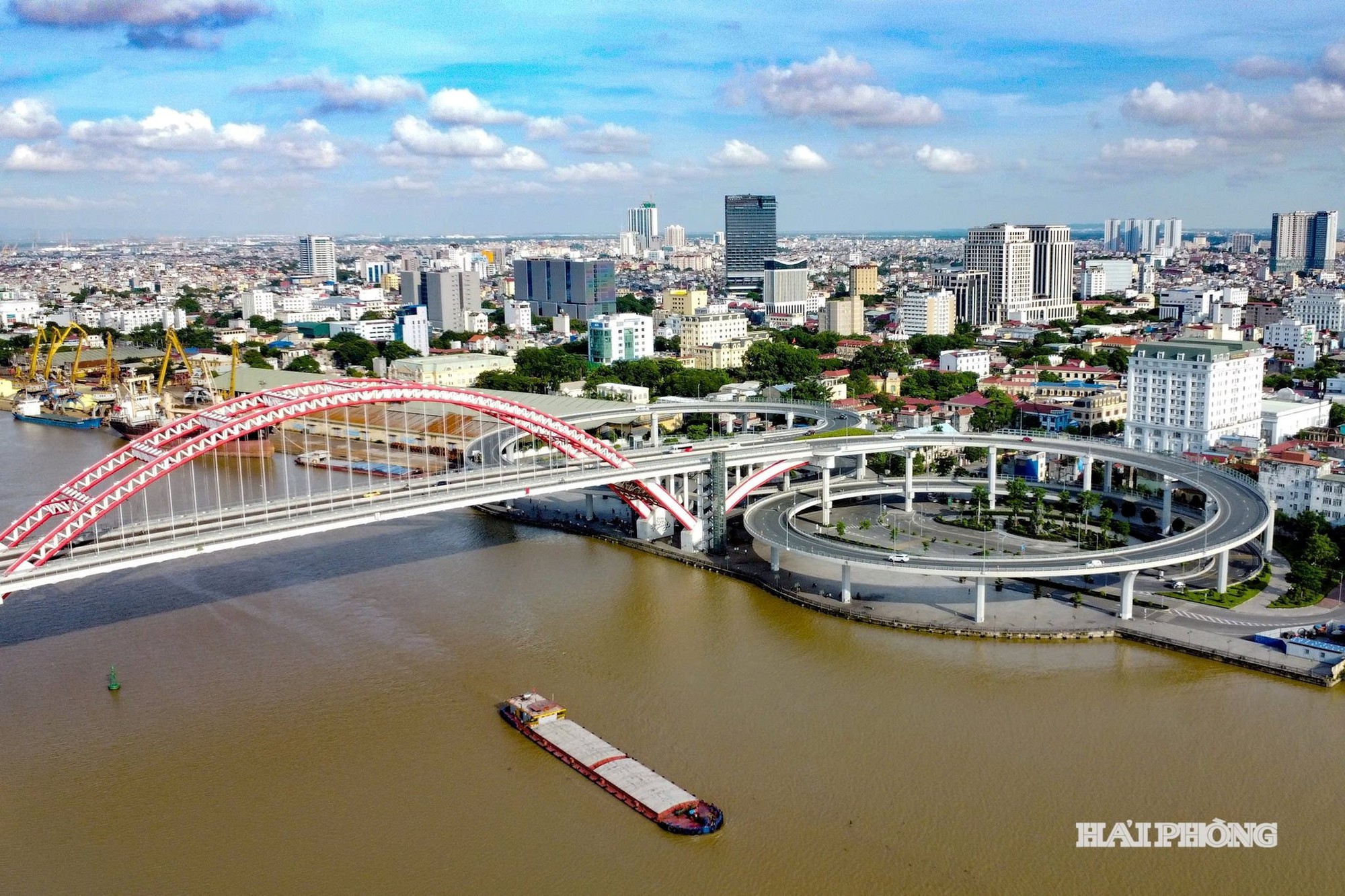 Nhập 7.000 tấn thép từ Nhật, 1 thành phố trực thuộc Trung ương đang xây siêu công trình 6.200 tỷ đồng vượt sông Cấm, có trụ tháp cao ngang tòa nhà 40 tầng- Ảnh 4.