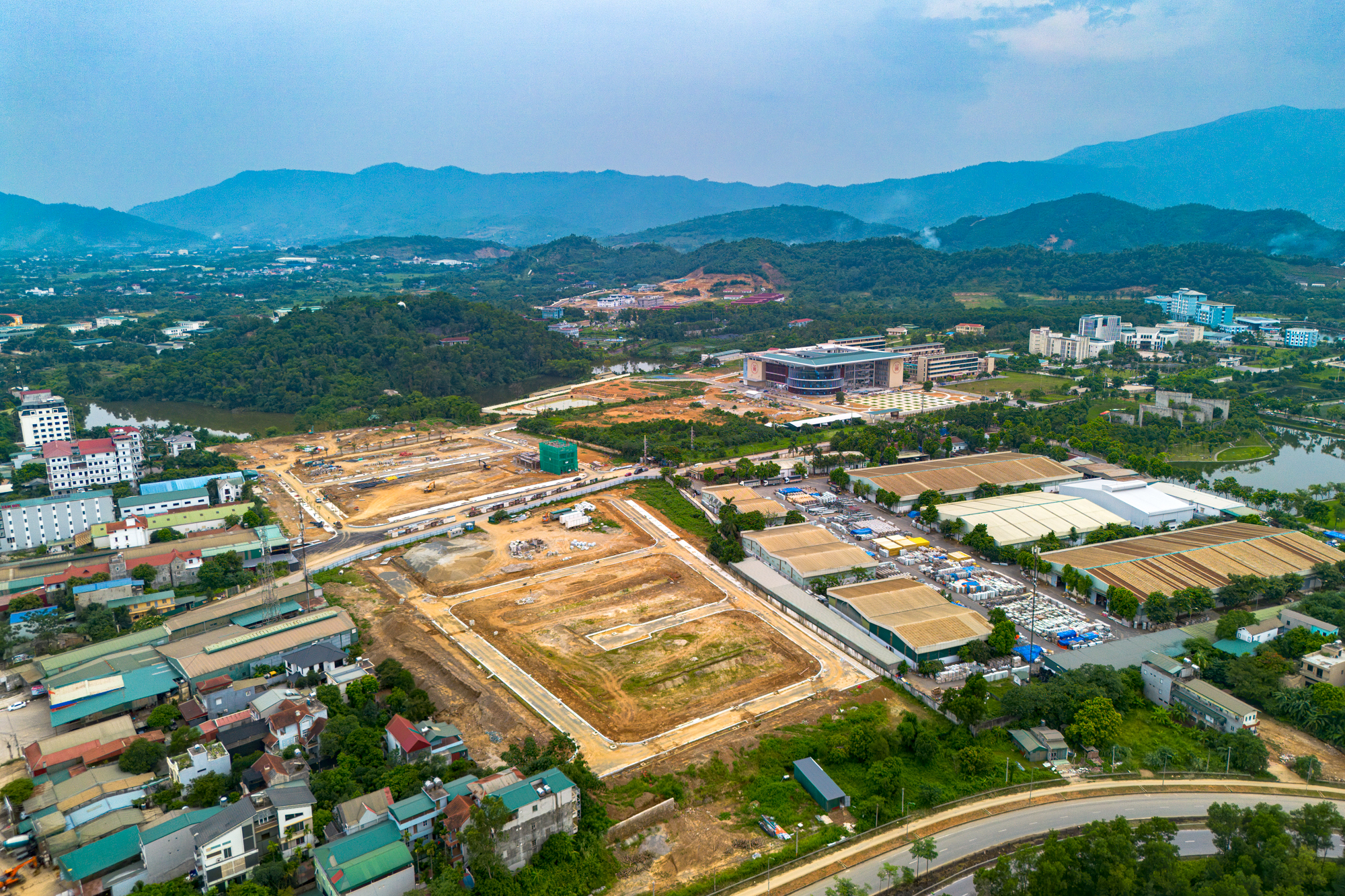 Toàn cảnh nút giao độc đáo trên đại lộ dài nhất Việt Nam: Có hồ nước lớn, “rừng cây” xanh, gần đại học rộng nhất Việt Nam, tương lai 2 tuyến metro đi qua - Ảnh 10.