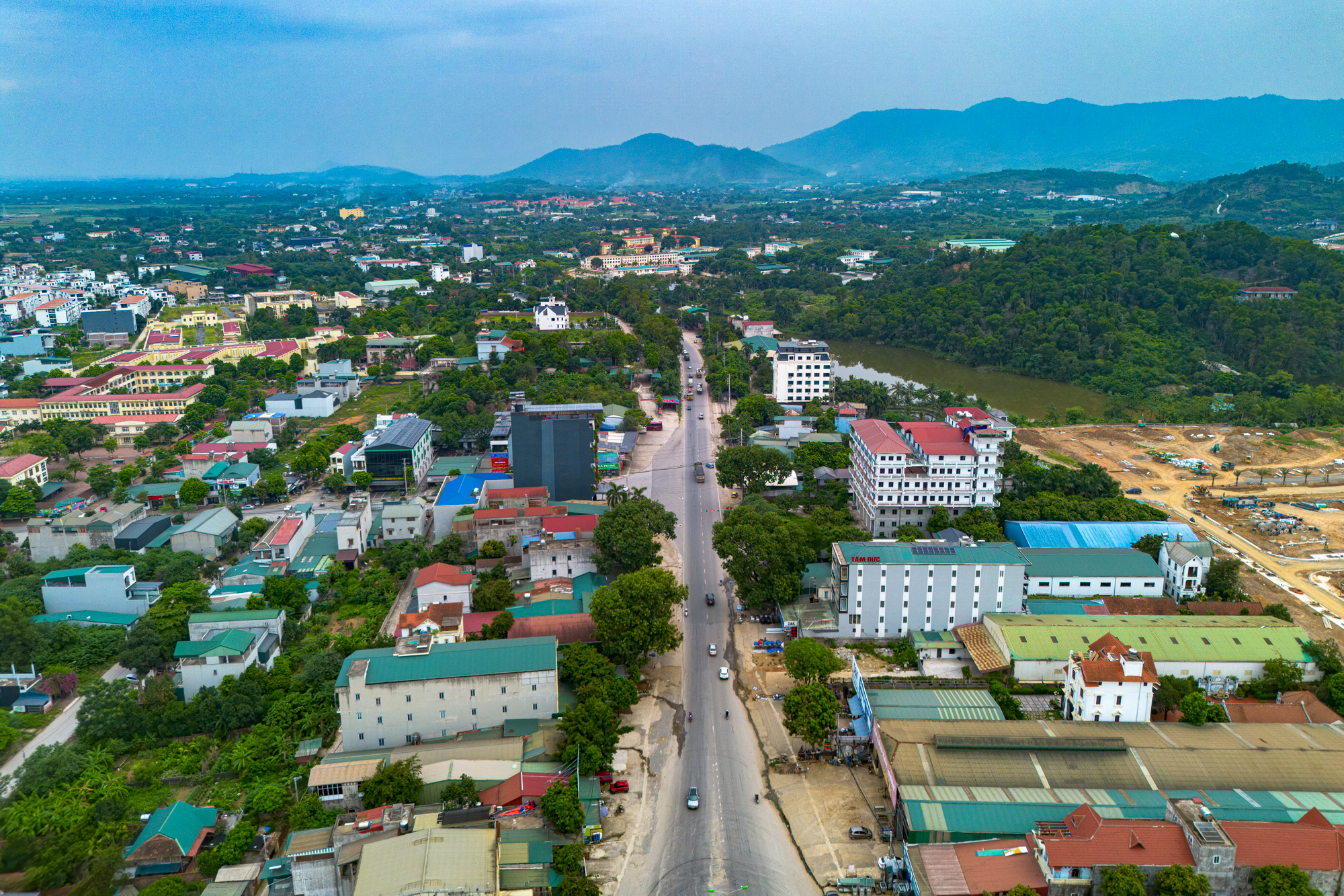 Toàn cảnh nút giao độc đáo trên đại lộ dài nhất Việt Nam: Có hồ nước lớn, “rừng cây” xanh, gần đại học rộng nhất Việt Nam, tương lai 2 tuyến metro đi qua - Ảnh 8.