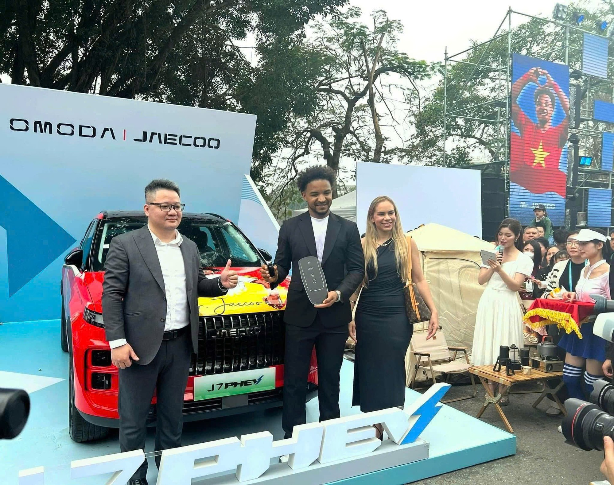Thương hiệu ô tô Xuân Son làm đại sứ tặng 2 xe sau 2 lần vô địch ASEAN Cup, tổng trị giá hơn 1,7 tỷ đồng  - Ảnh 1.