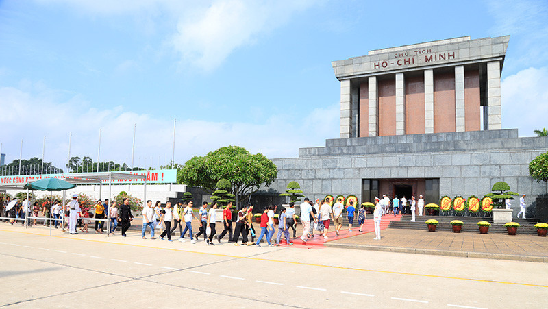 QUỐC KHÁNH 2026: Tặng quà nhân dân, du khách tham quan, viếng Lăng Bác; miễn phí vé tham quan di tích, vé xe buýt, đường sắt đô thị- Ảnh 2.