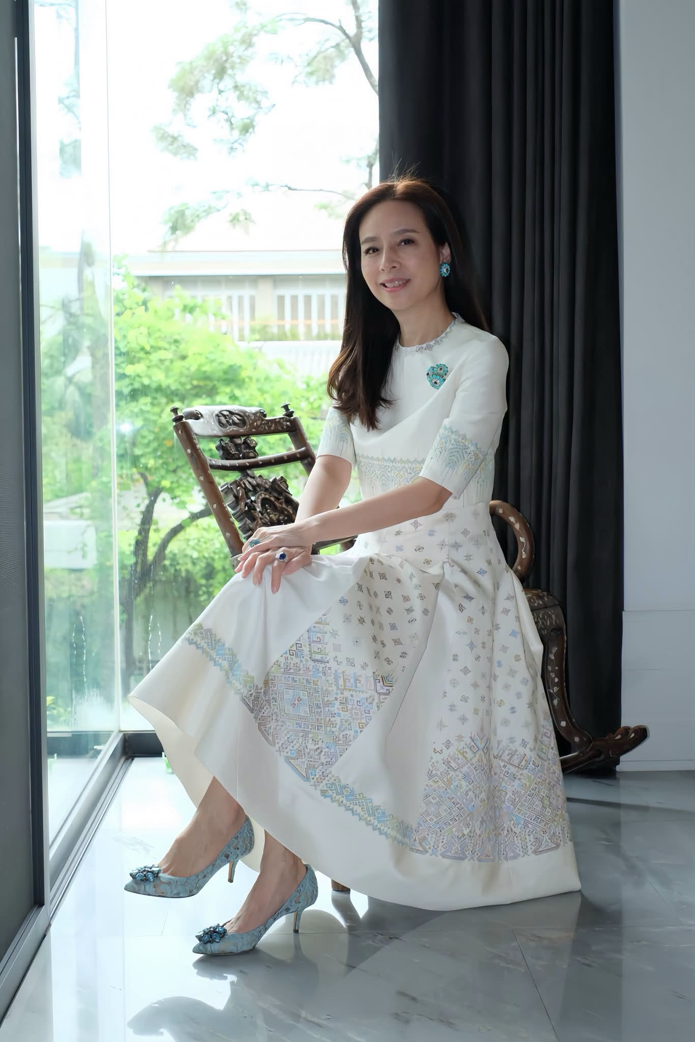 Cách dùng đũa kỳ lạ của Madam Pang- Ảnh 5. Cách dùng đũa kỳ lạ của Madam Pang- Ảnh 5.