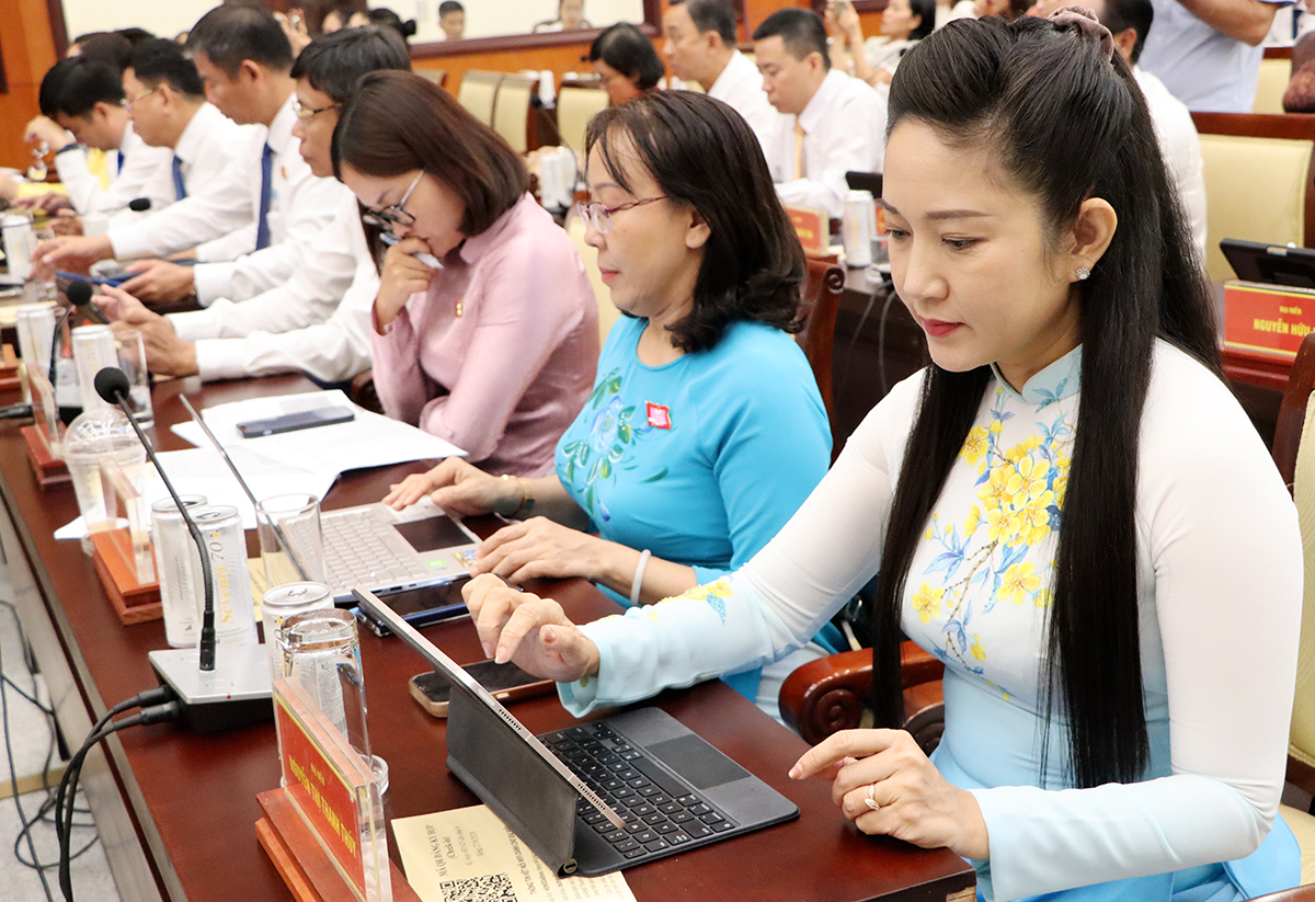Sắp xếp, tổ chức lại bộ máy, thành lập 29 phường mới; hỗ trợ đào tạo bác sĩ nội trú tối đa 100 triệu đồng/năm- Ảnh 1.