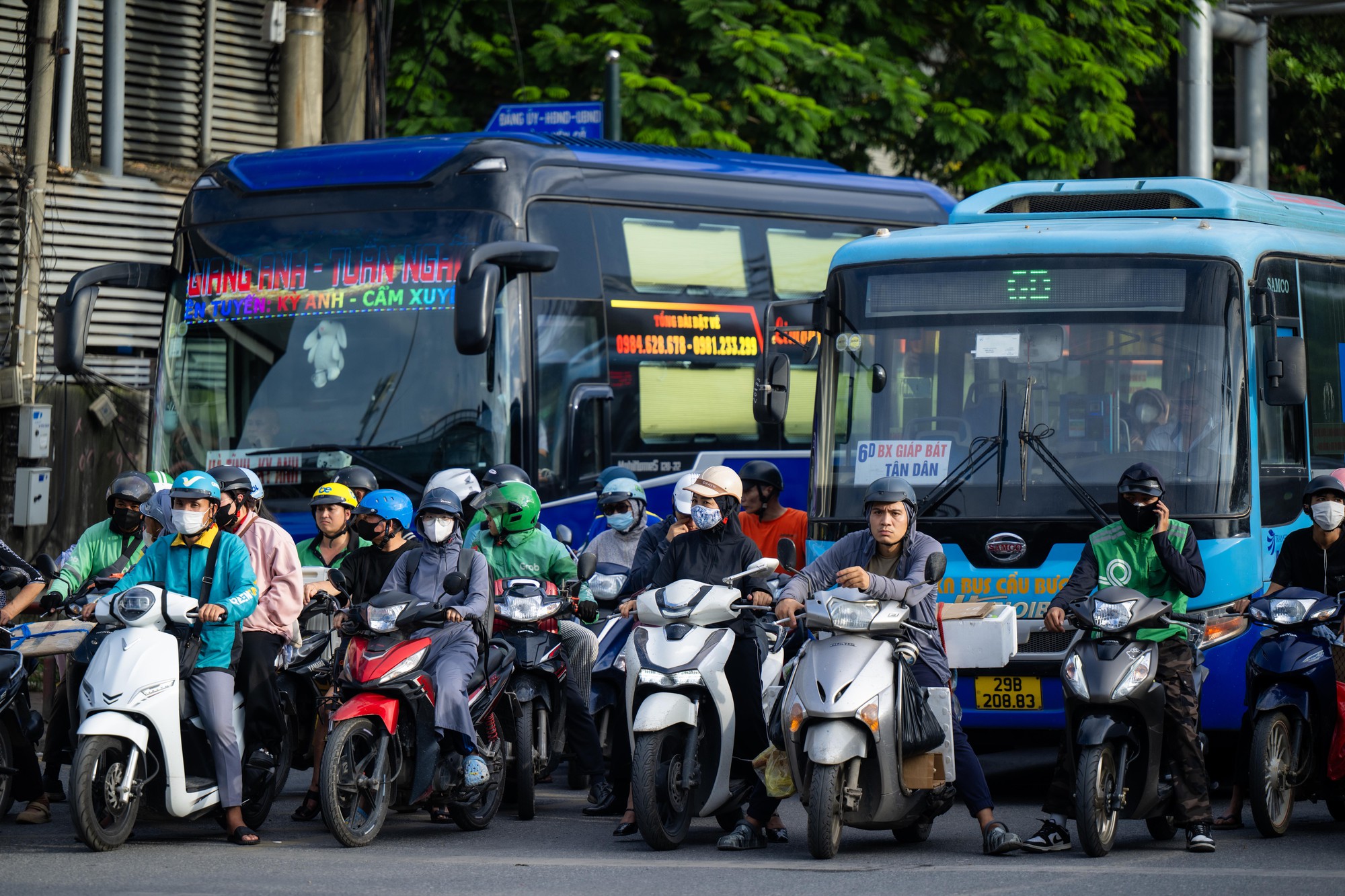 5 ngày nghỉ lễ bắt đầu từ mai: Đường phố Hà Nội và TPHCM lúc này! - Ảnh 33.
