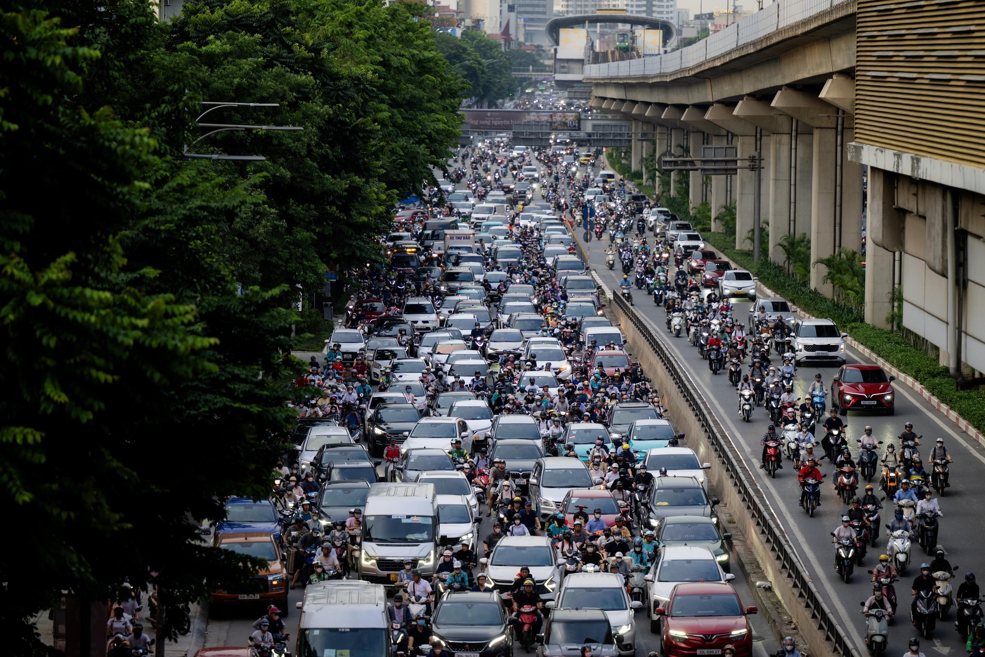 5 ngày nghỉ lễ bắt đầu từ mai: Đường phố Hà Nội và TPHCM lúc này! - Ảnh 3.