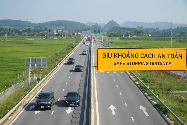 Cục Cảnh sát Giao thông nhắc nhở toàn bộ người dân lỗi thường gặp khi đi trên cao tốc, có thể bị phạt tới 22 triệu đồng, trừ 10 điểm GPLX - Ảnh 2.