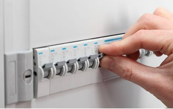 Lời khuyên cho những gia đình không rút phích cắm các thiết bị điện trong nhà - Ảnh 2.