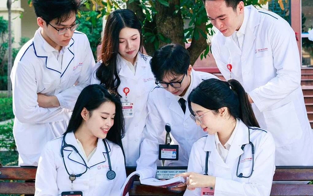 Công an thông báo tới tất cả những người tích hợp hộ chiếu vào VNeID - Ảnh 2.